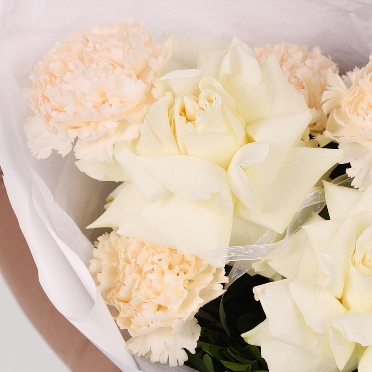 buket francuzskie rozy i diantusy 7